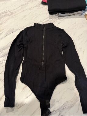 Pretty Little Thing Black Ribbed Zipup Bodysuit